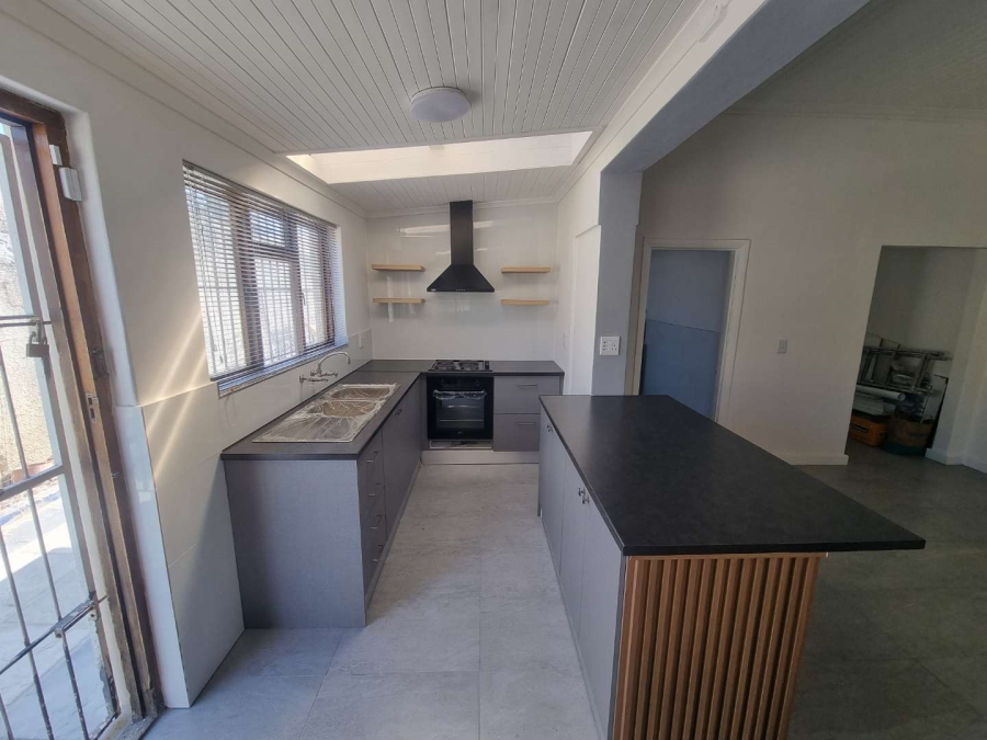 To Let 3 Bedroom Property for Rent in Wynberg Western Cape